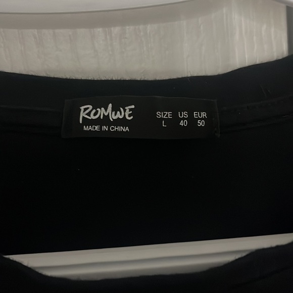 ROMWE black graphic t shirt - Picture 3 of 4